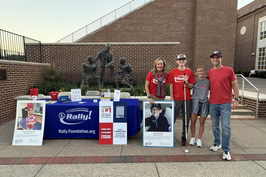 Students collecting change for Rally Foundation